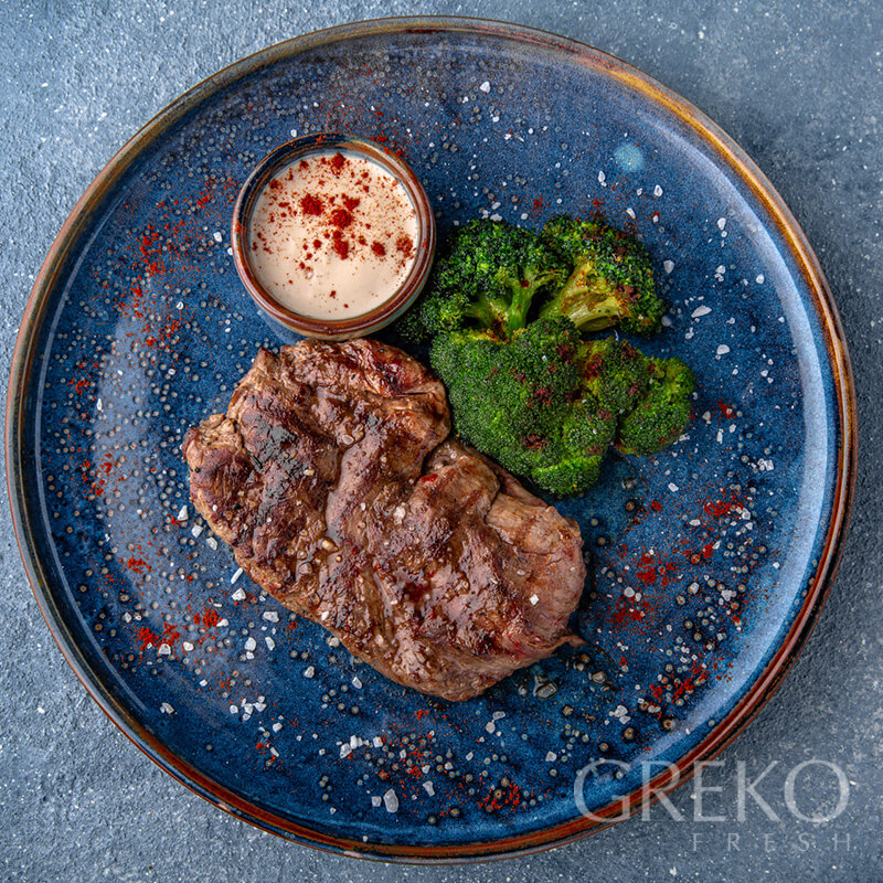 Steak de vita cu broccoli și sos Bourbon